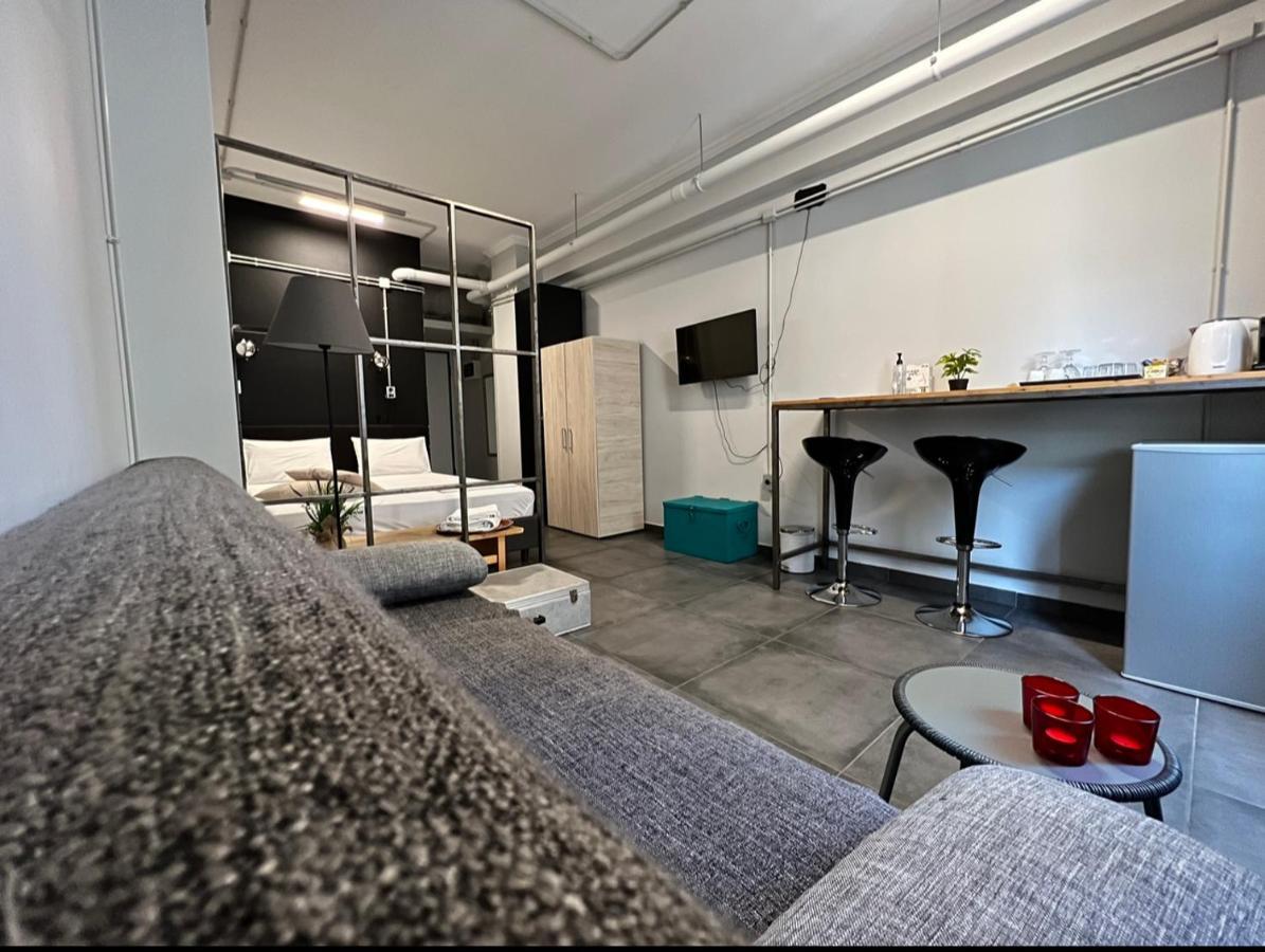 Virginia'S Boutique Apartments Athens Exterior photo